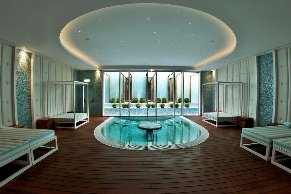 Spa room with a central hot tub