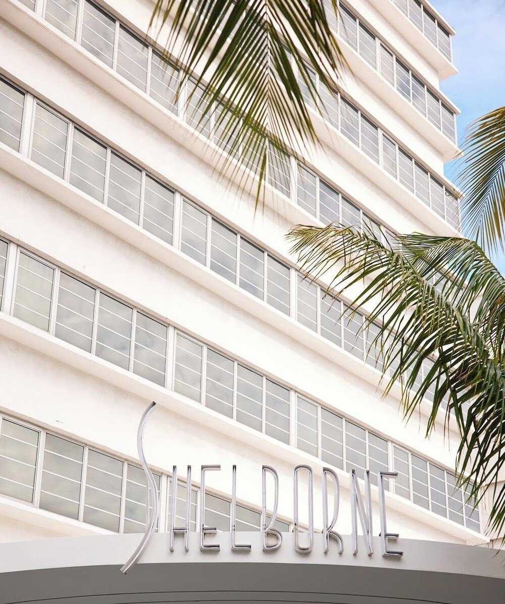 Multi-storey hotel with a white facade